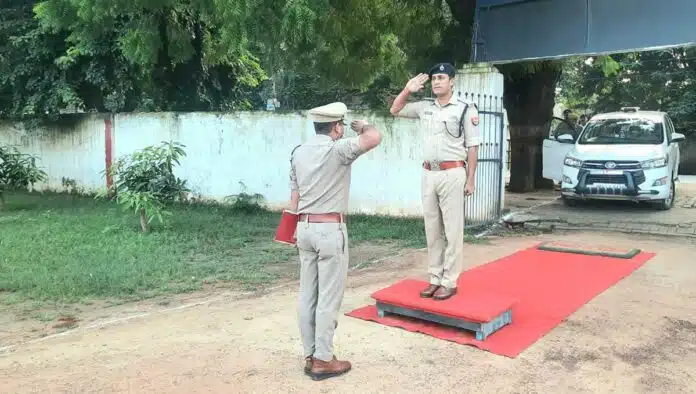 Mirzapur SP took the salute of the parade