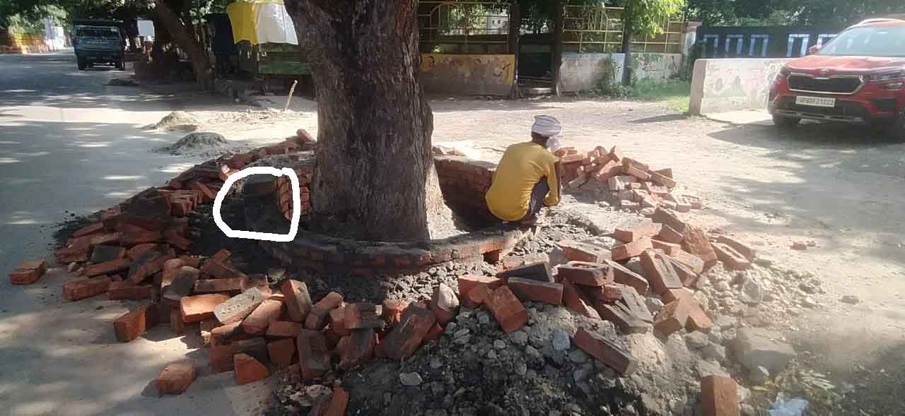 everyone bows down to Moradabad PWD engineer