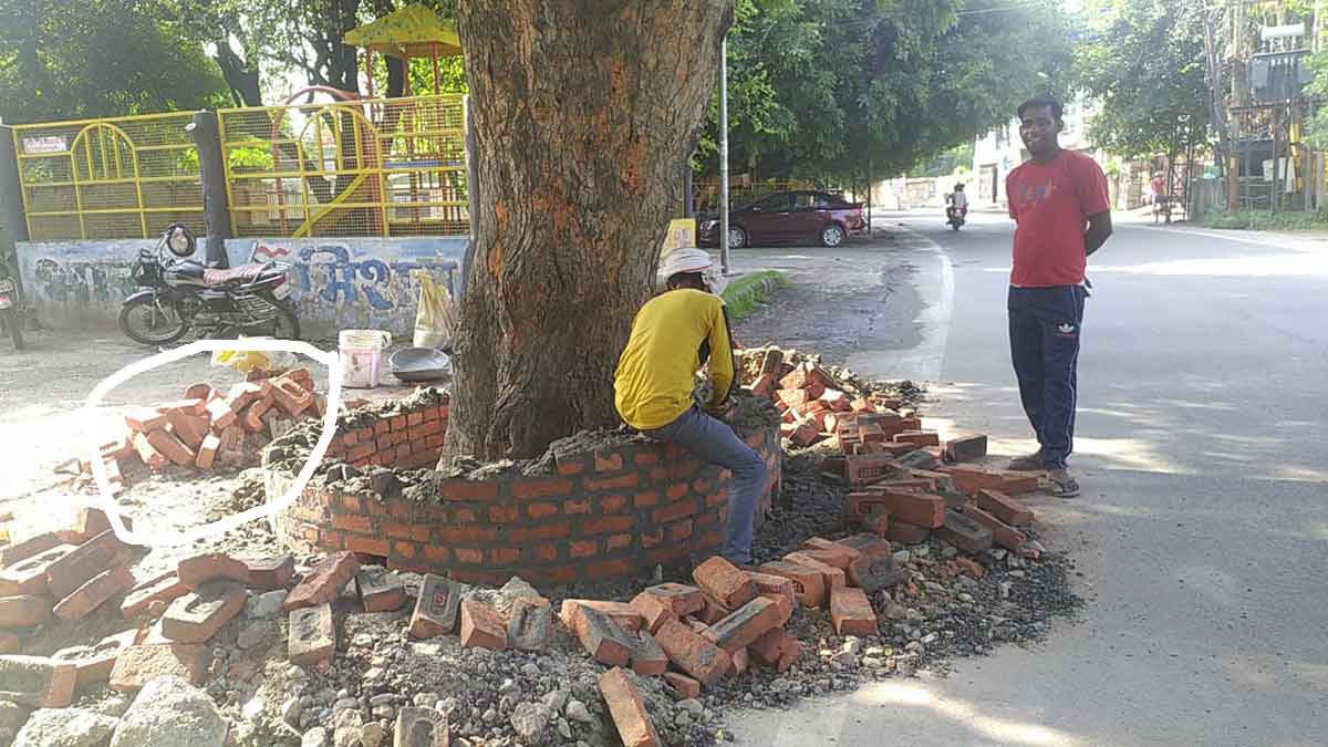 everyone bows down to Moradabad PWD engineer