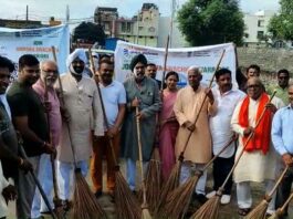 PM Modis birthday celebrated by running Swachh Abhiyan in Amroha