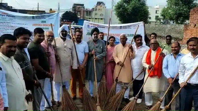 PM Modis birthday celebrated by running Swachh Abhiyan in Amroha