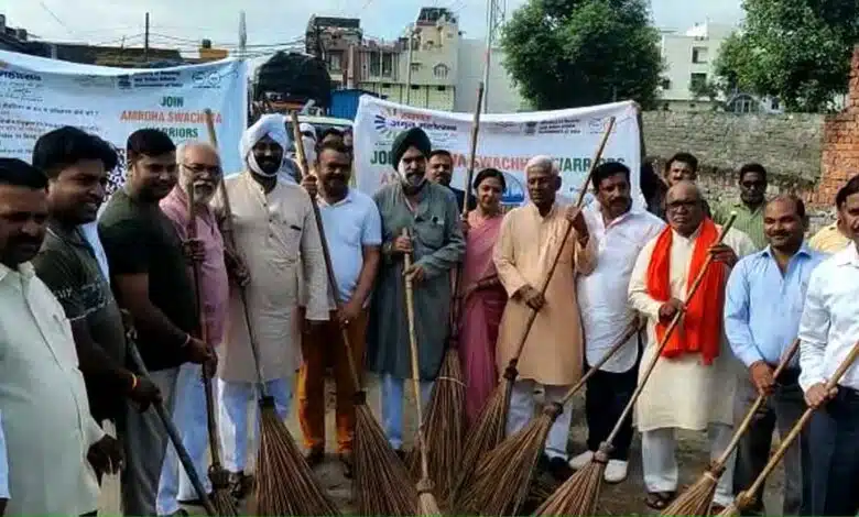 PM Modis birthday celebrated by running Swachh Abhiyan in Amroha