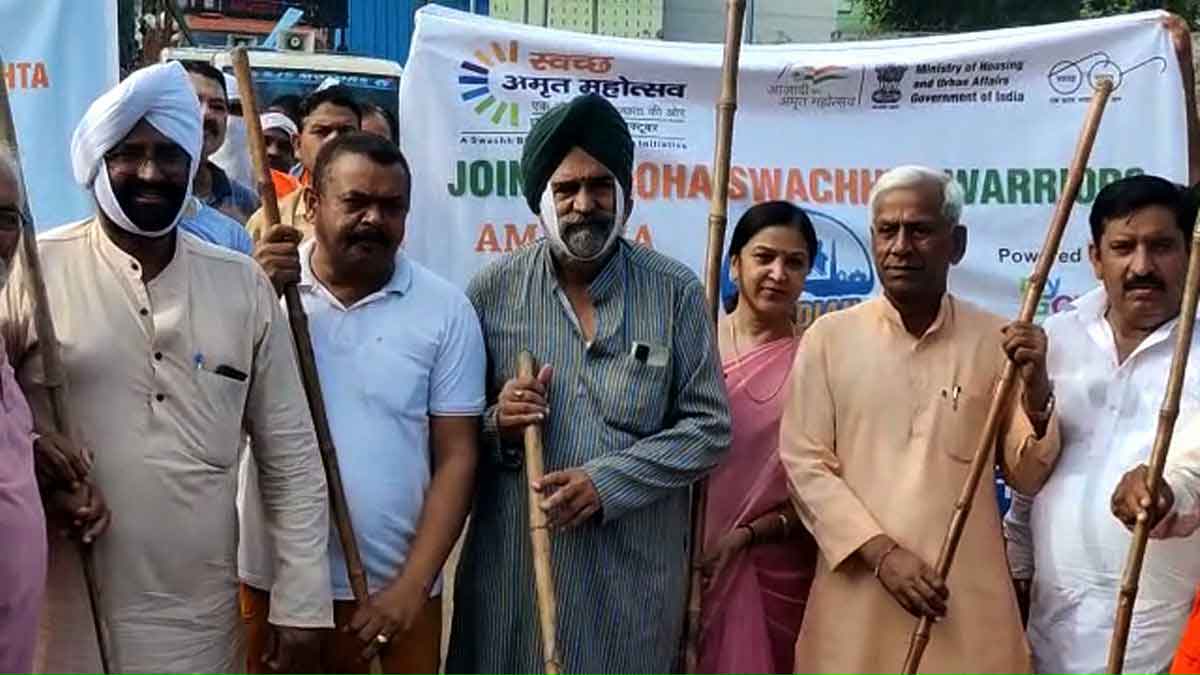 PM Modis birthday celebrated by running Swachh Abhiyan in Amroha