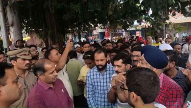 Protest against Qutubkhana overbridge in Bareilly