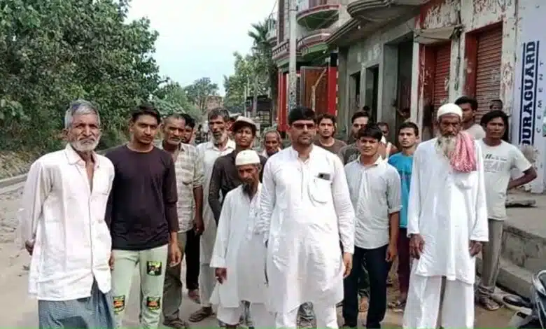 Ration dealer beat up card holders in Bijnor