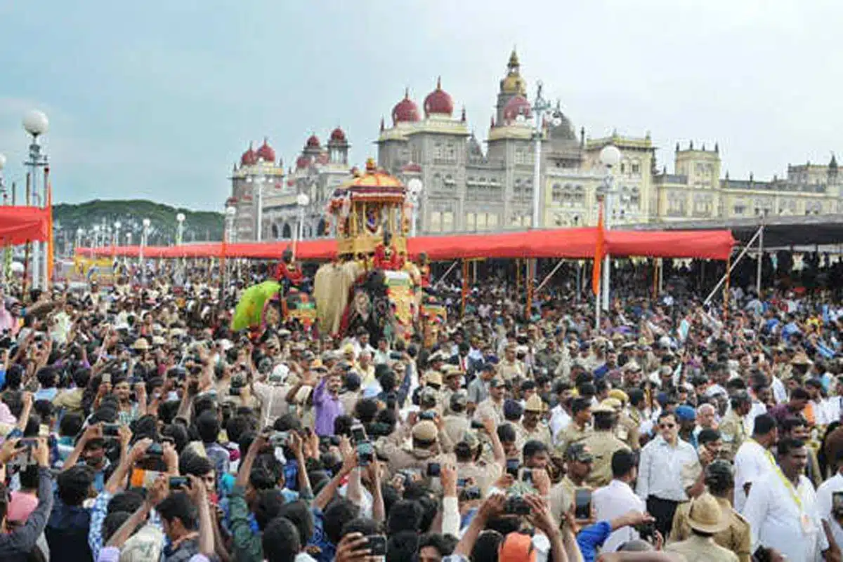 How is Navratri celebrated in different parts of India?