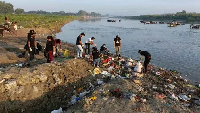 Special cleaning drive on banks of Moradabad Ramganga river