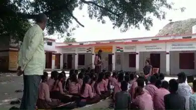 Study under tree in Ballia government school
