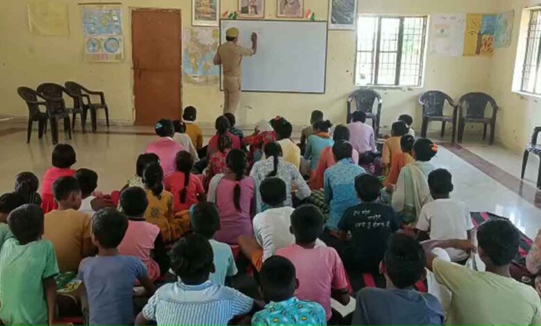 UP Police jawan giving free education to Bijnor children