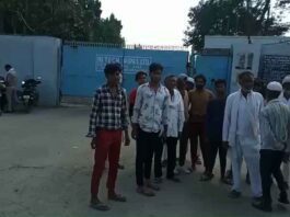Bulandshahr's factory Worker fell while putting tin shed died