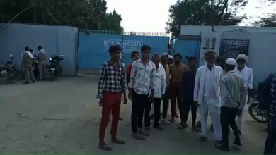 Bulandshahr's factory Worker fell while putting tin shed died