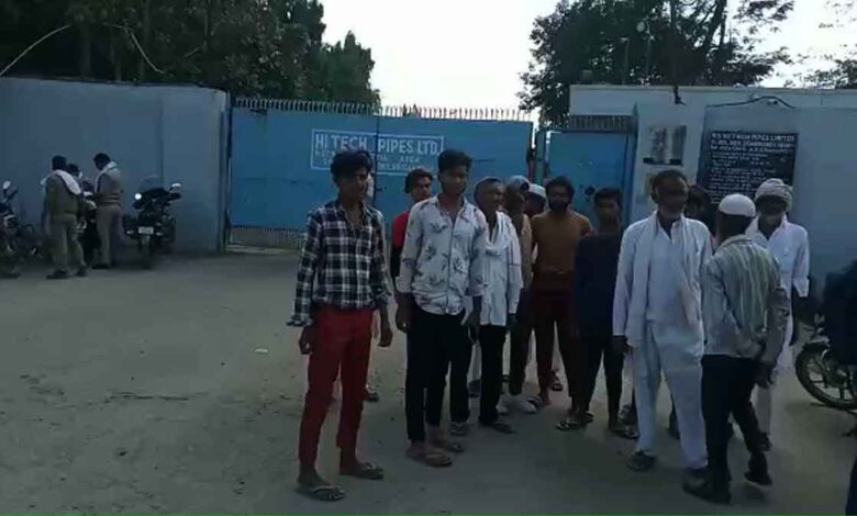 Bulandshahr's factory Worker fell while putting tin shed died