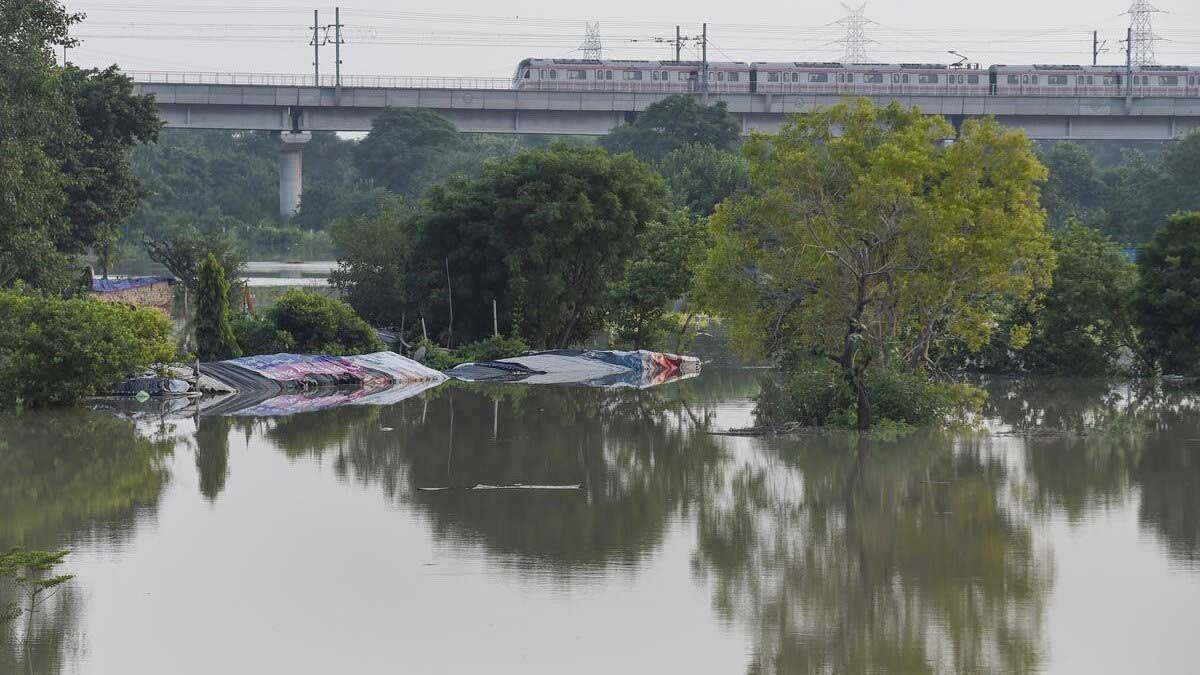 Delhi Yamuna water level crosses the warning mark