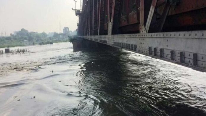 Delhi Yamuna water level crosses the warning mark