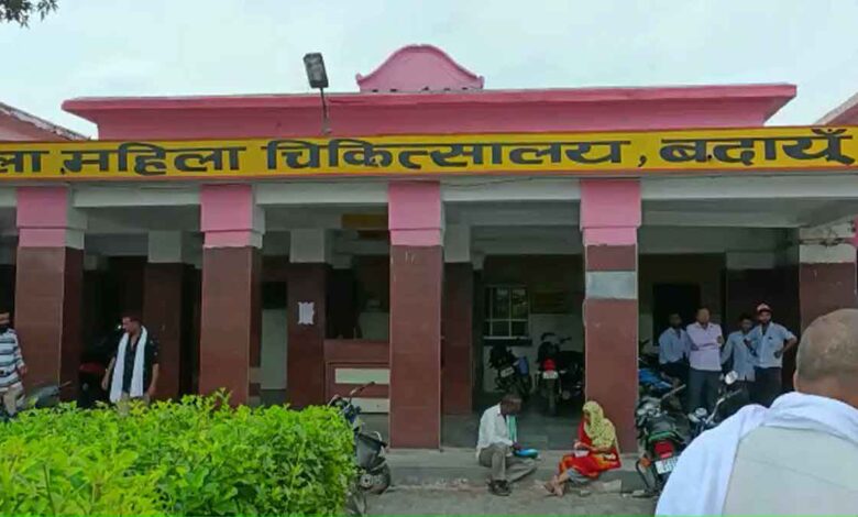 Budaun District Womens Hospital nursing staff in-charge openly takes money