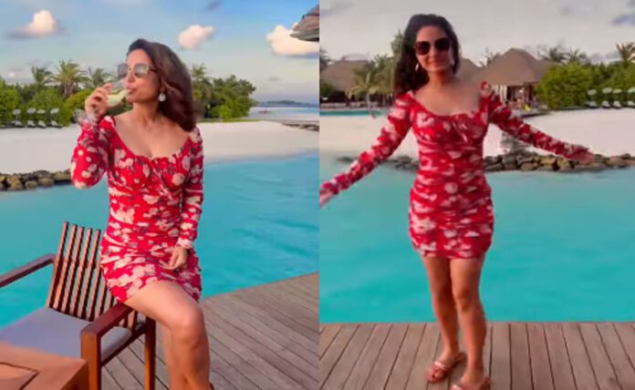 Hina Khan flaunts her figure in a red short dress