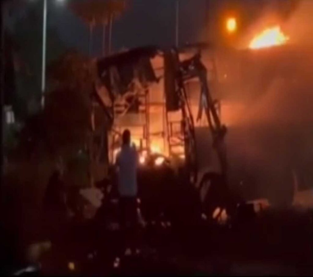 12 killed 30 injured in Maharashtra Nashik bus fire
