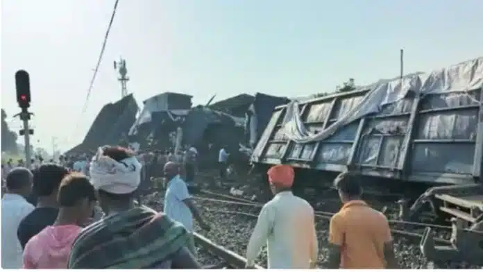 Big train accident in Bihar, 55 coaches mounted on each other