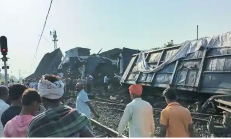 Big train accident in Bihar, 55 coaches mounted on each other