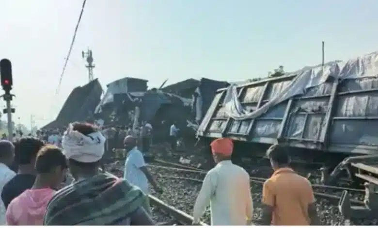 Big train accident in Bihar, 55 coaches mounted on each other