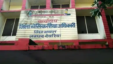 Children running fan to Deoria school headmistress