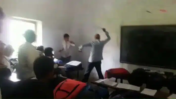 Deoria teacher beat up the student fiercely