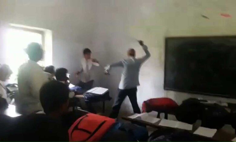 Deoria teacher beat up the student fiercely