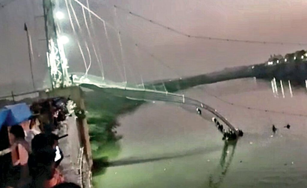 132 people died due to cable bridge collapse in Gujarat