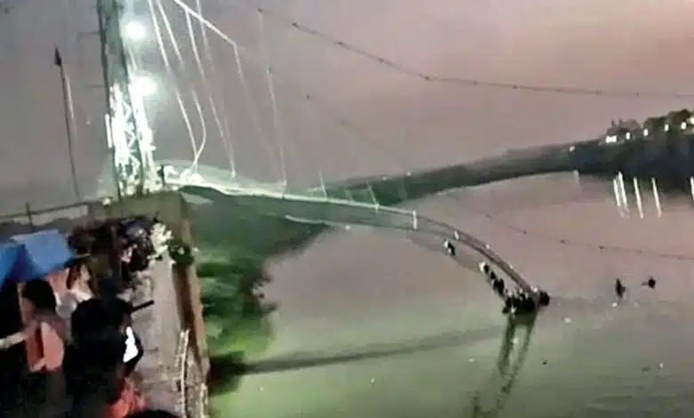 132 people died due to cable bridge collapse in Gujarat