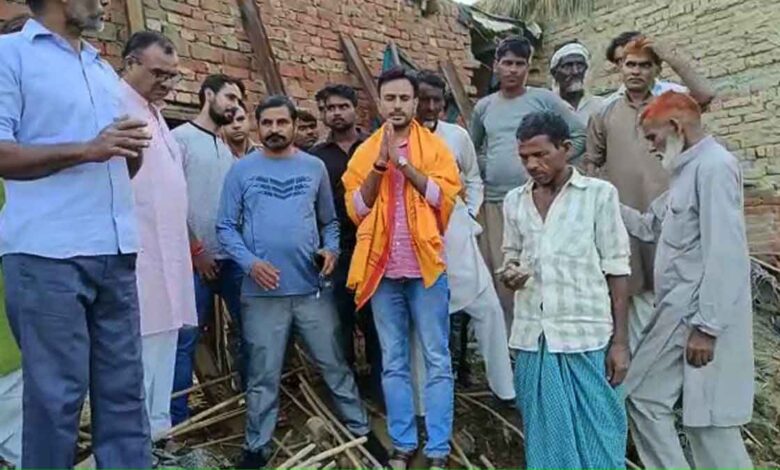 House collapsed in heavy rain in Sambhal social worker helped