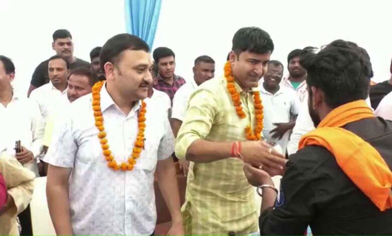 Kanpur land rejected case memorandum given to MLA