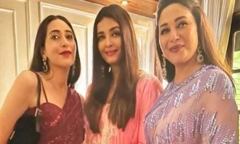 Karisma shared pictures from Diwali party