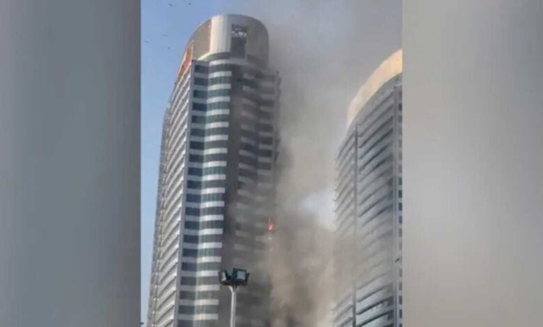 Massive fire spread from 3rd to 20th floor in Pakistan mall