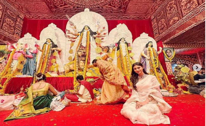 Mouni Roy celebrates Durga Puja with Ranbir Kapoor-Ayan Mukerji