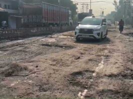Officials arrived to inspect the roads of Kanpur