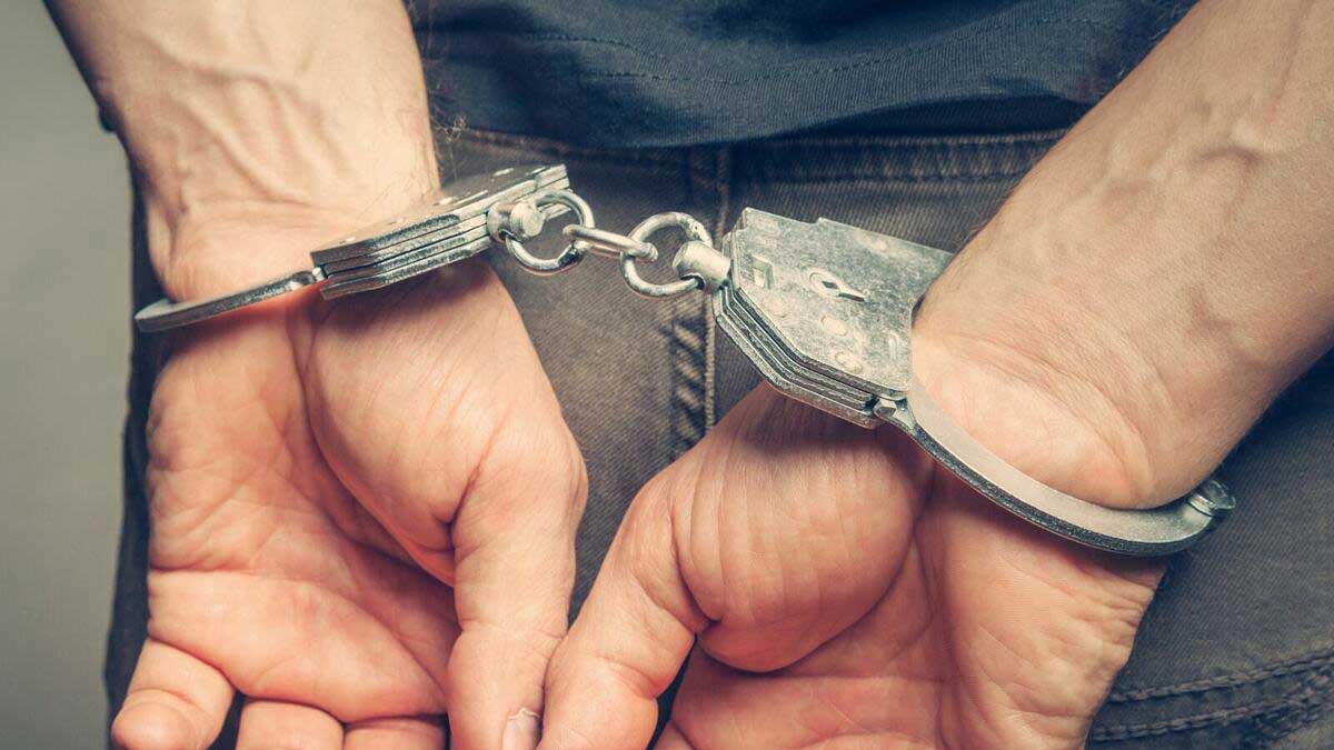 Man caught in Pune who robbed 12 cr from thane bank