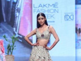 Mouni Roy wins everyone's heart at Lakme Fashion Week