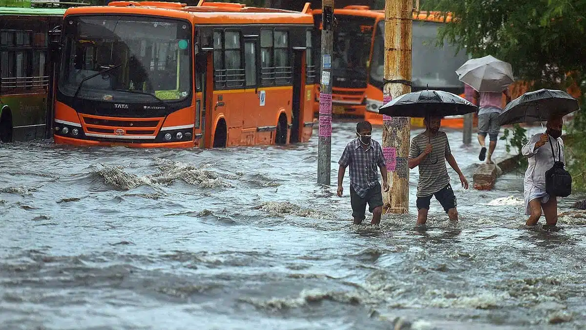 heavy rain in delhi Continuous rain in Delhi today, more likely tomorrow
