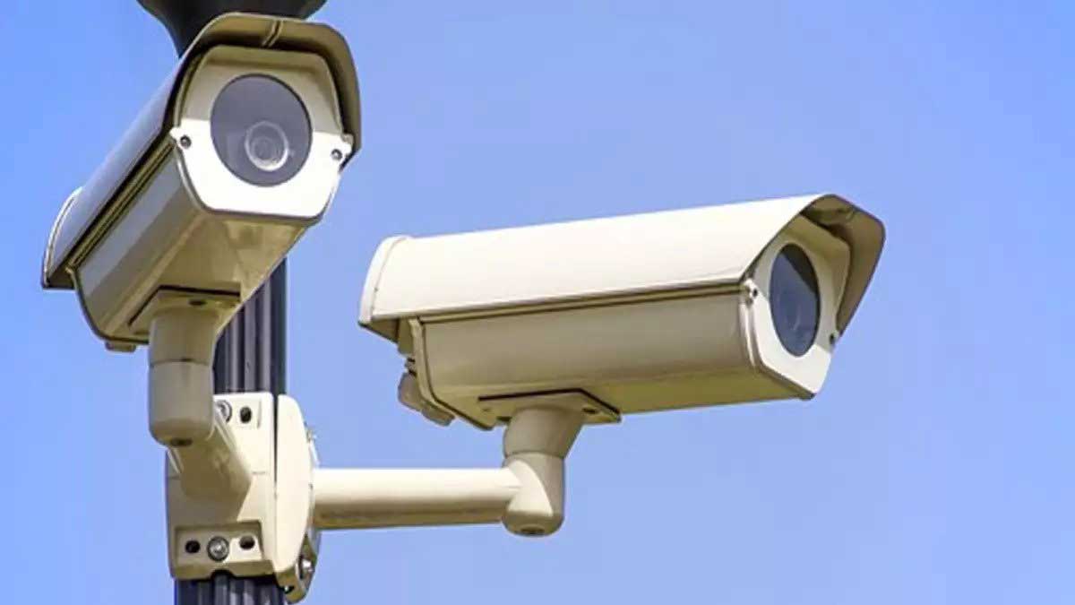 Delhi woman hospitalized after chain snatcher attack