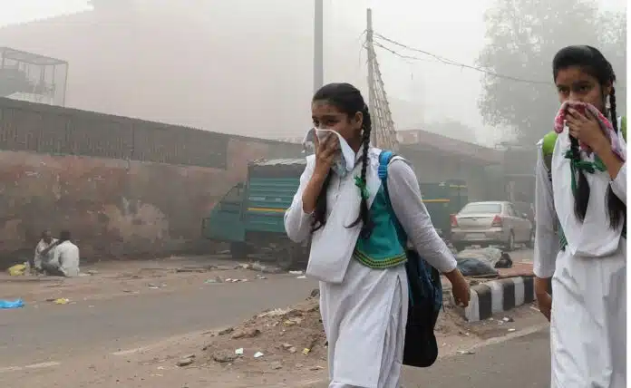 Demand for closure of schools in Delhi increased due to air pollution