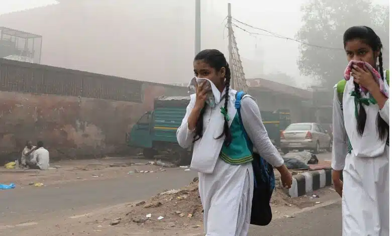 Demand for closure of schools in Delhi increased due to air pollution