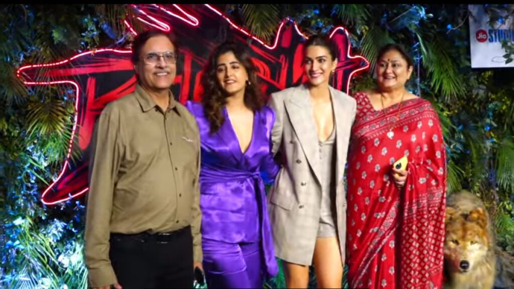 Bollywood stars reached to watch Bhediya film