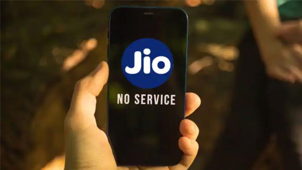 Jio users unable to make calls and messages across India