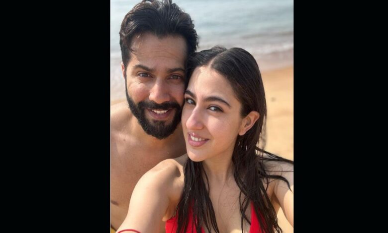 Sara and Varun are enjoying a beach day in Goa.