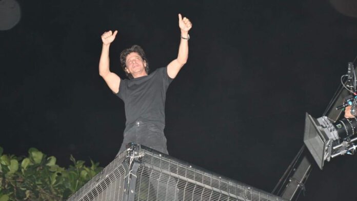 Shahrukh Khan's midnight birthday celebration
