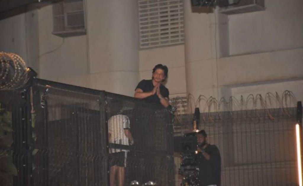 Shahrukh Khan's midnight birthday celebration