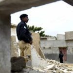 Suicide bombers target police truck in Quetta