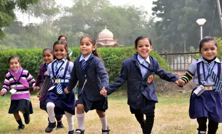 Classes up to 5 closed until air pollution improves