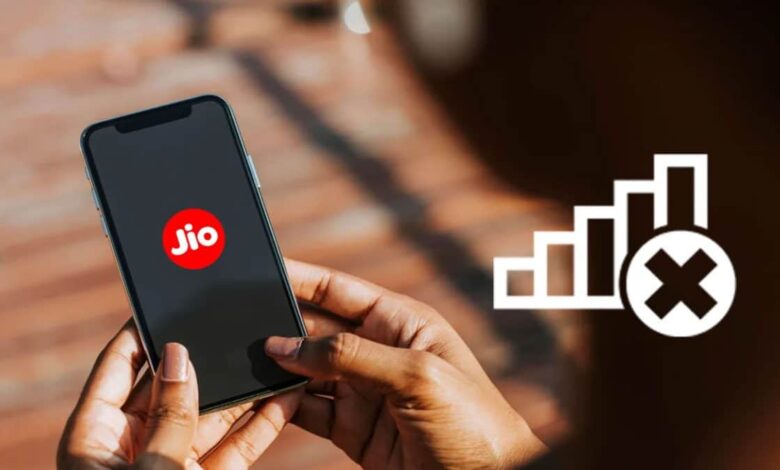 Jio users unable to make calls and messages across India