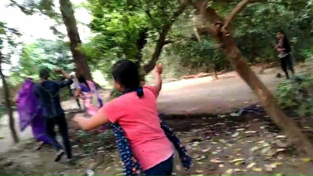 In Sultanpur bullies demolished wall, beat women
